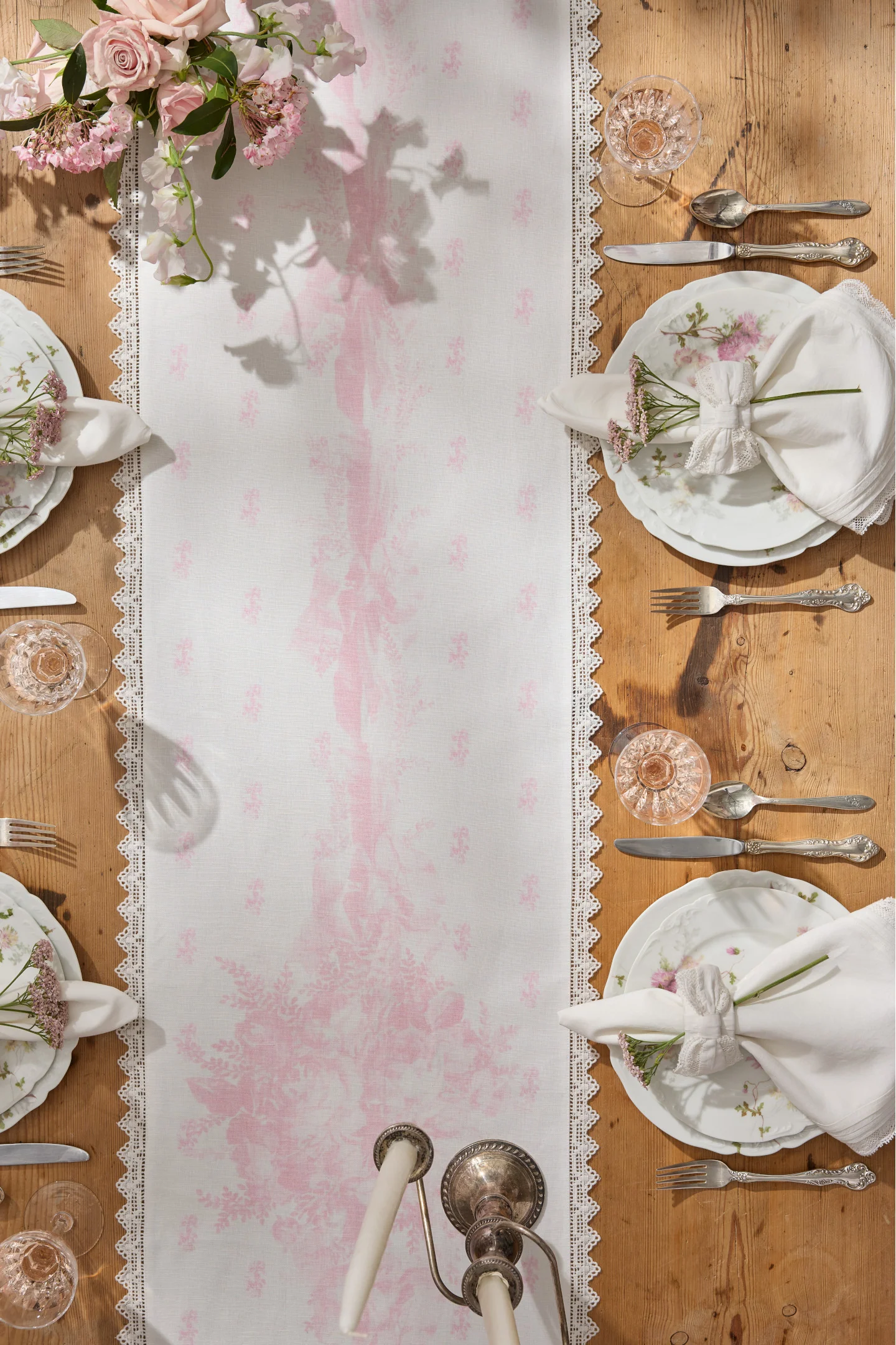 Toalha de Mesa Victoriana Estampada Rosa