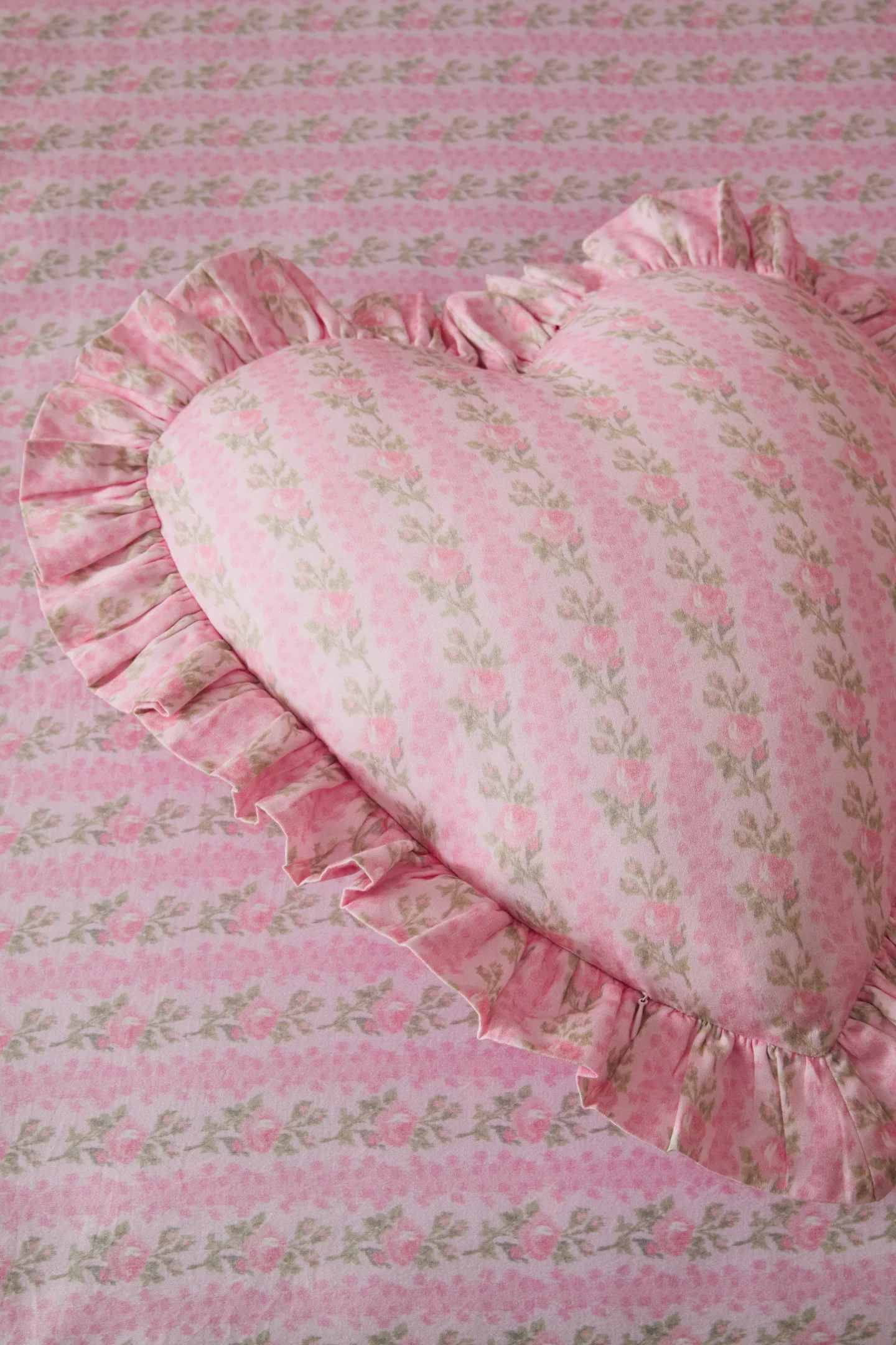 Travesseiro de Coração com Ruffles Forever In Love