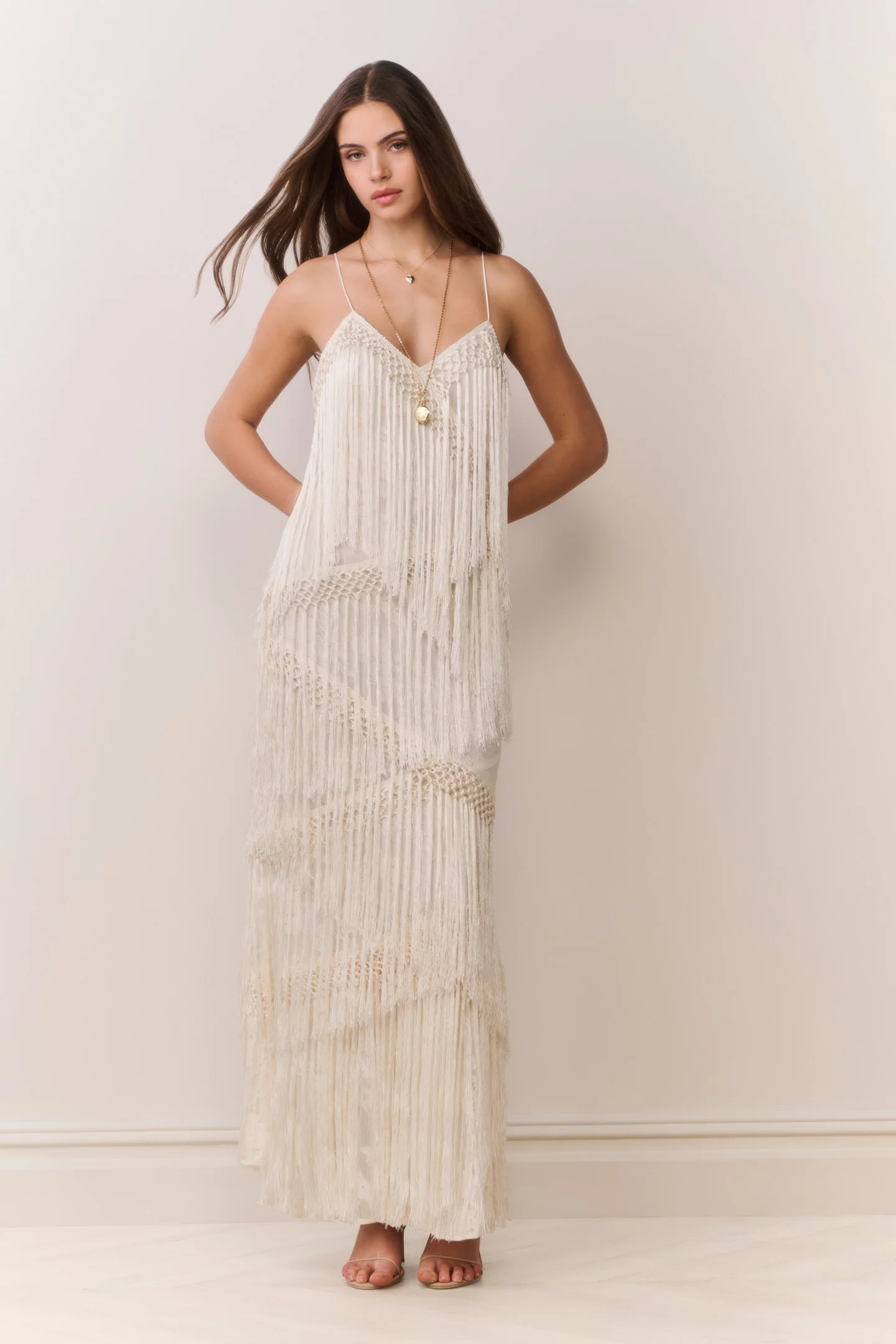 Vestido de Renda com Borda Delphi