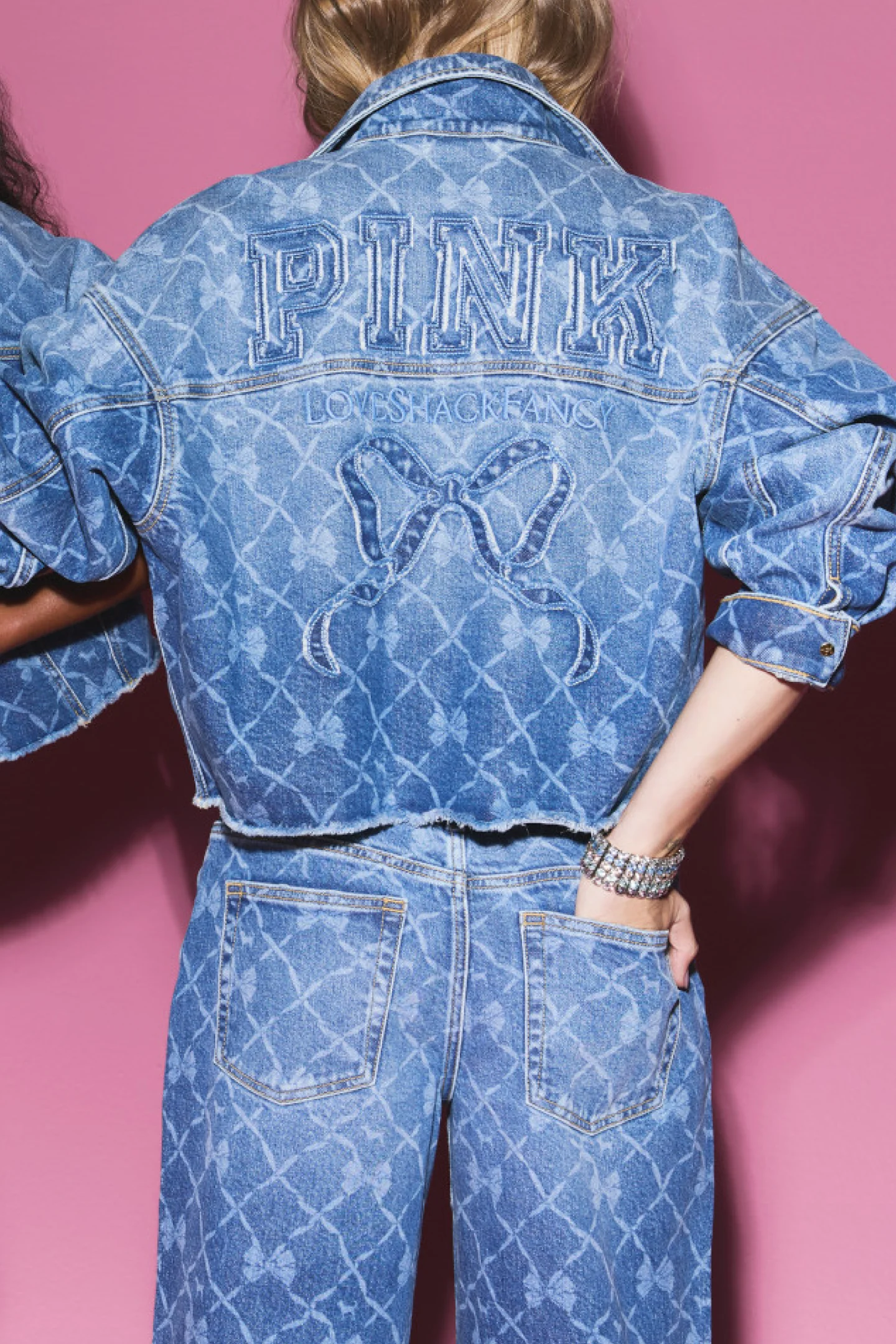 Jaqueta de Denim Curtinha PINK x LoveShackFancy