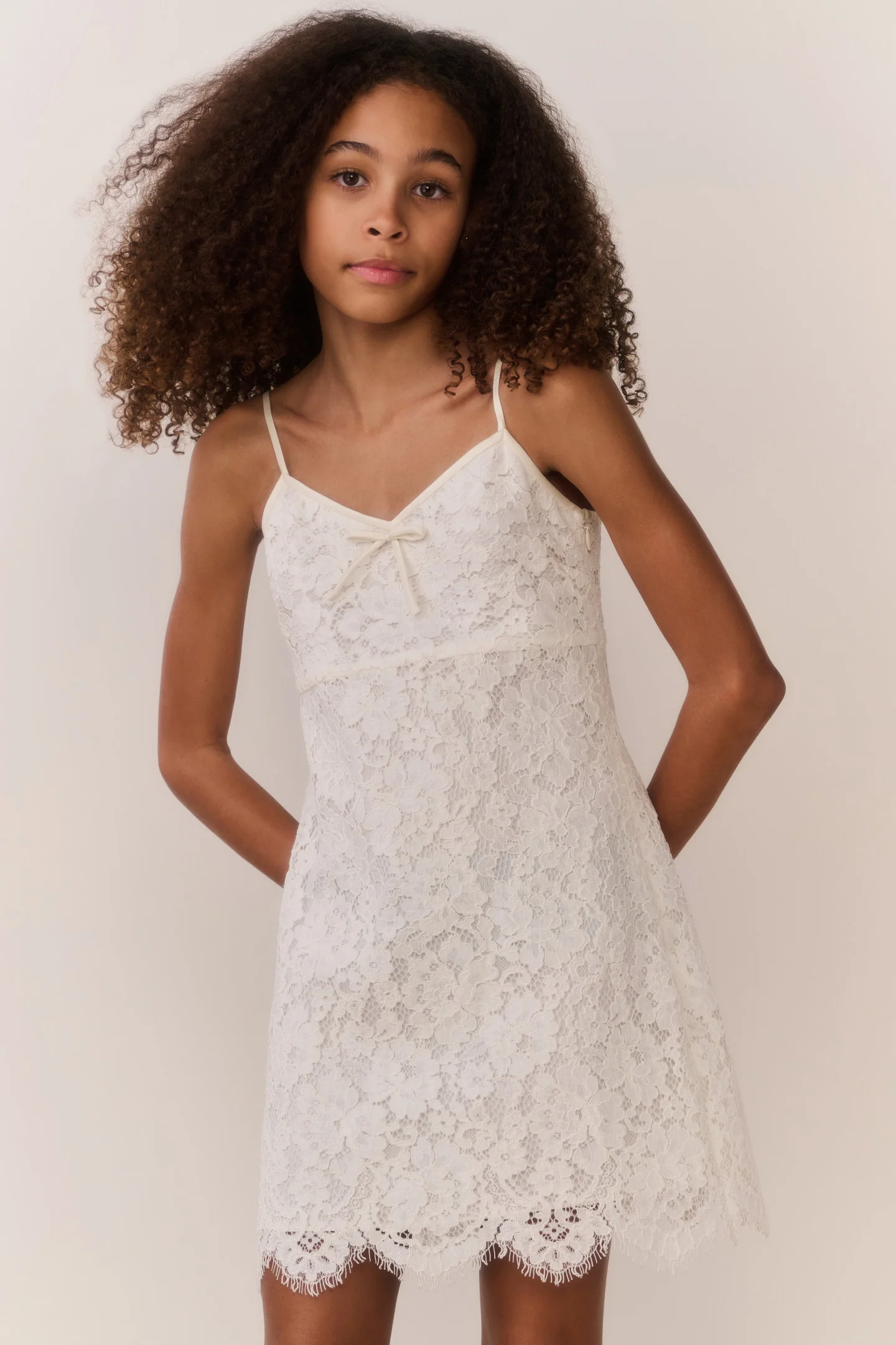 Vestido Mini de Renda Petaline Tween