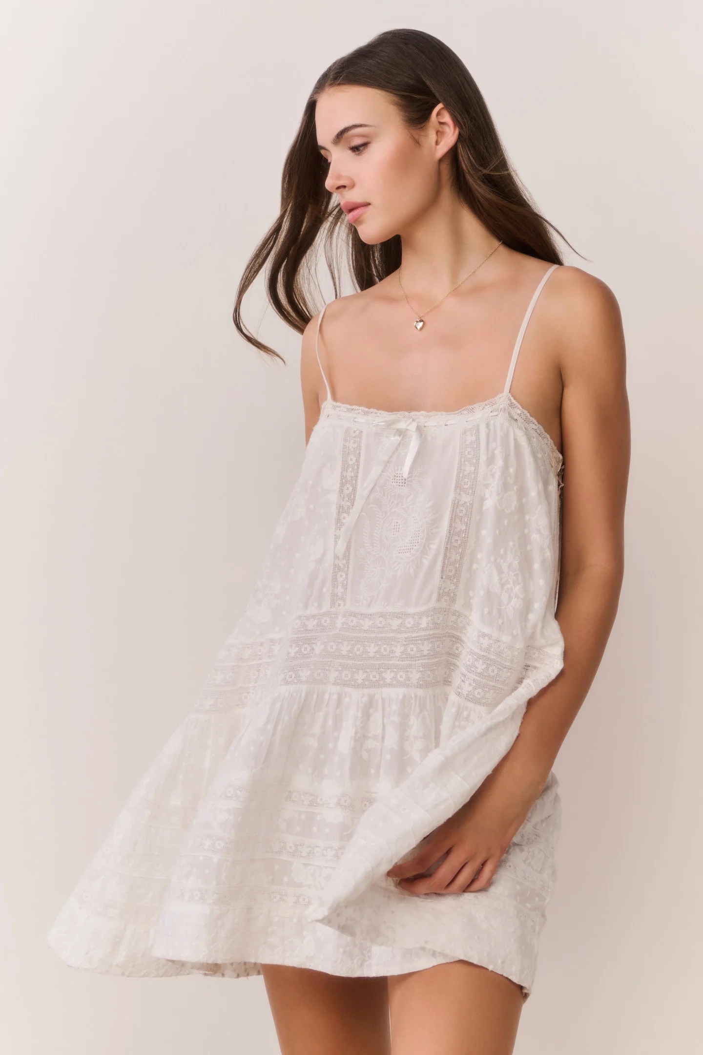 Vestido Mini Victoriano de Algodão Vionett