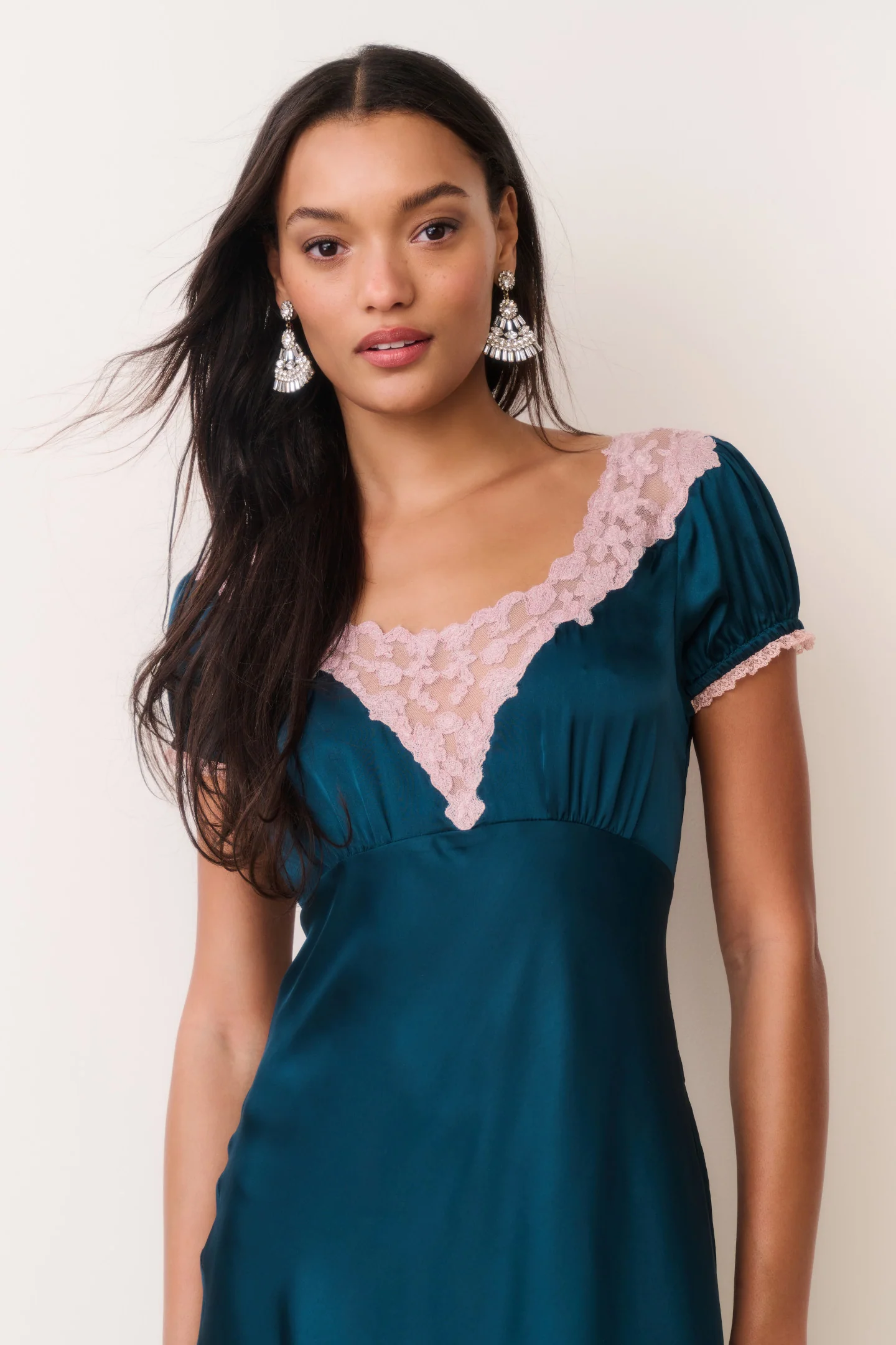 Vestido Maxi de Renda Satinado Taylis