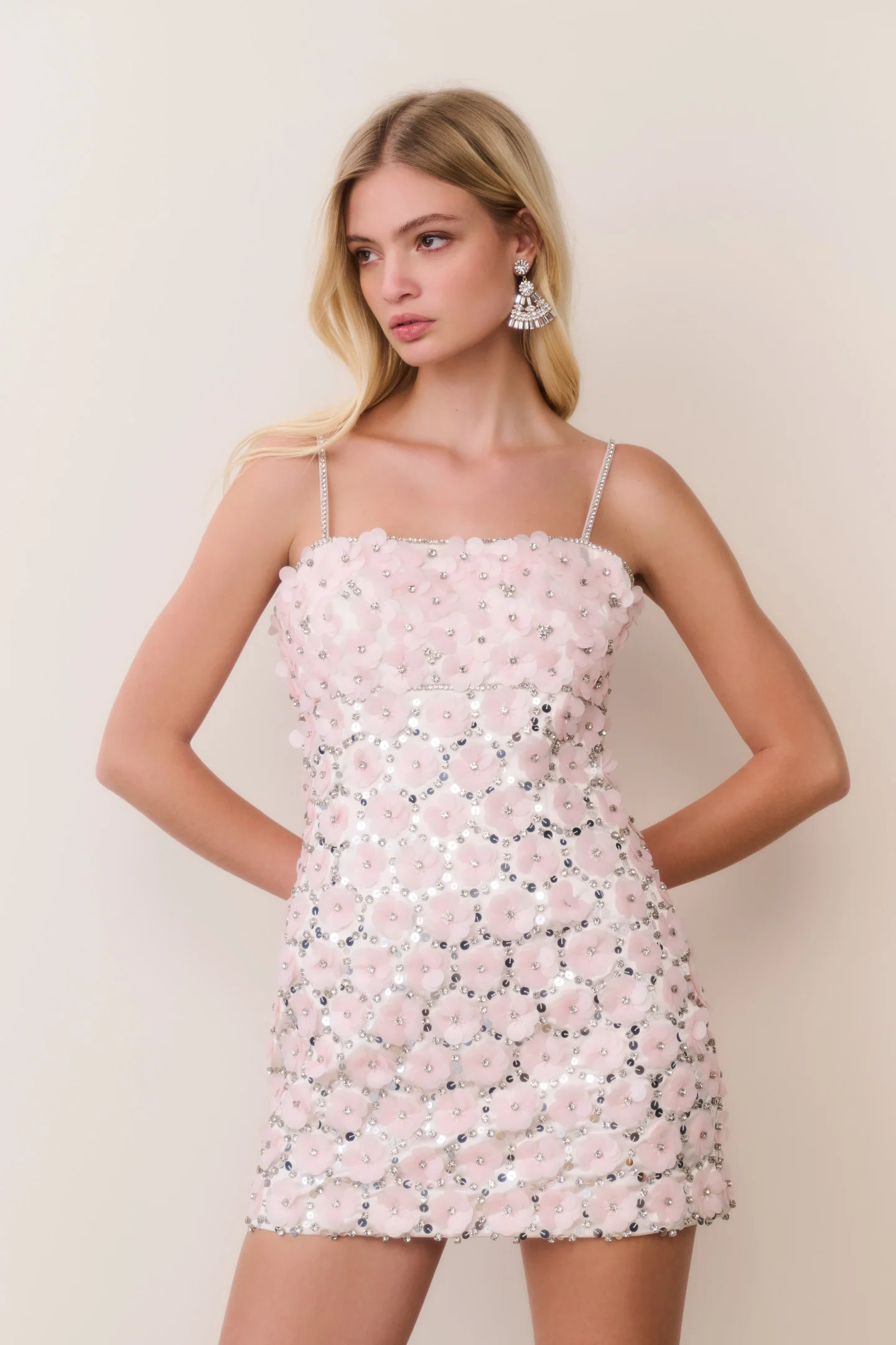 Vestido Mini Decorado com Flores Katarina